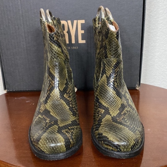 Frye Snake-Embossed Animal Print Melissa Leather Ankle Western Bootie Size 5.5 - Picture 9 of 12